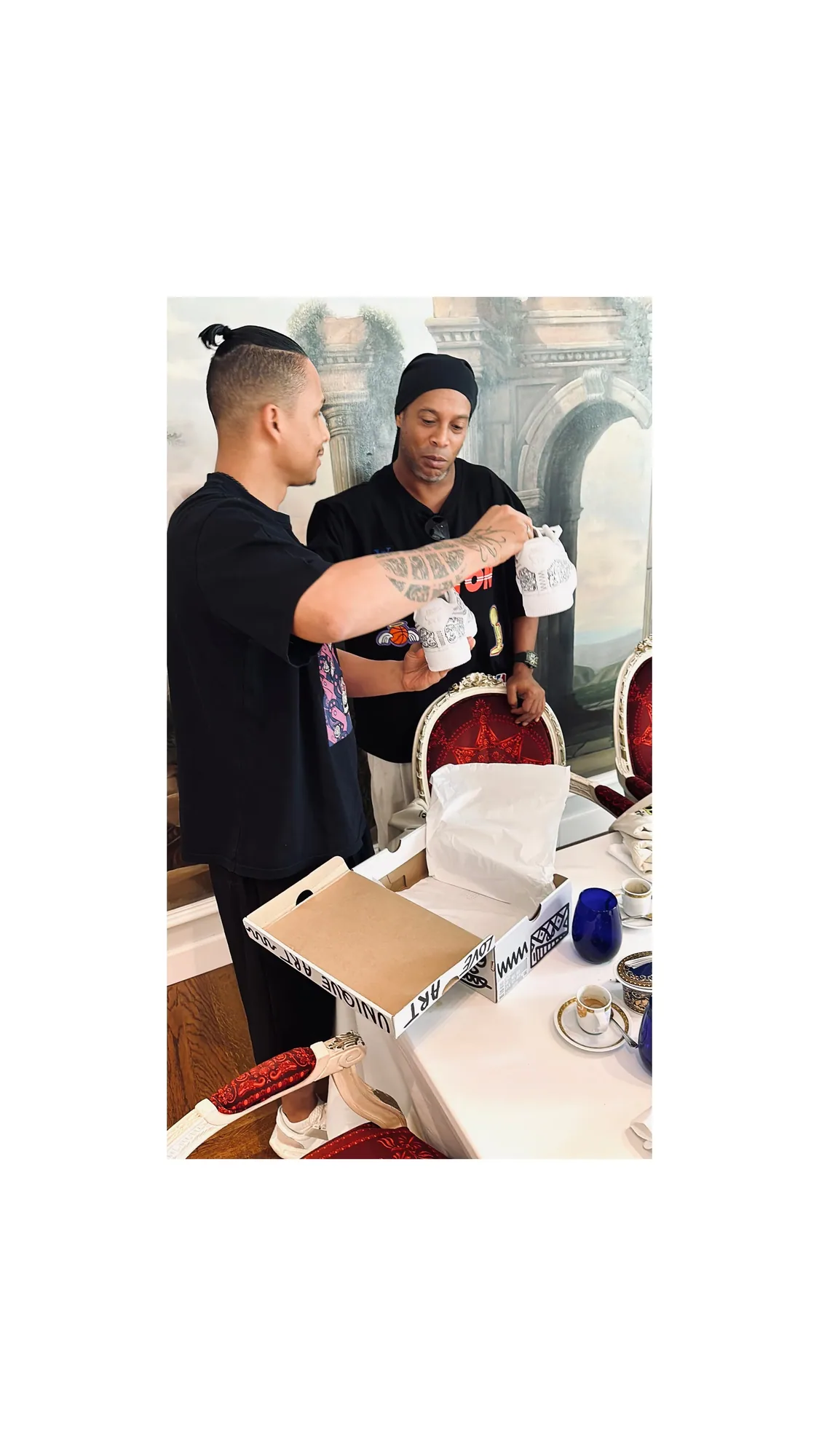 Romulo Kuranyi und Ronaldinho mit individuell gestalteten Nike Sneakern